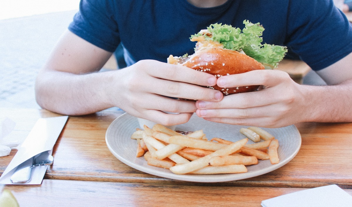 Reasons why you can't stop yourself fromm overeating
